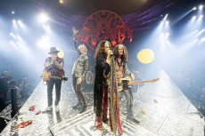 Aerosmith Luncurkan...