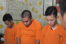 Keroyok Remaja hingga...