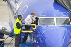 Terkunci, Seorang Pilot...
