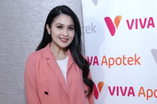Sandra Dewi Pilih Obat...