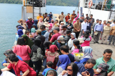 Air Mata Ratusan Keluarga...