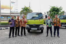 Hino Ubah Tiga Nama...