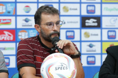 Persis Solo Hadapi Badai...