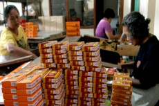 Rokok Murah Makin Marak,...