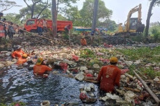 Sumbat Saluran Irigasi,...