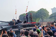 Naik Tank Amfibi, Presiden...