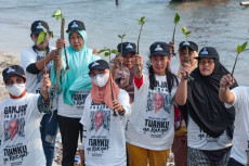 Cegah Abrasi, Nelayan...