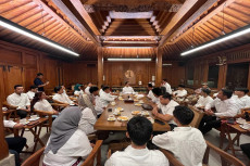 Temui Anies Baswedan,...