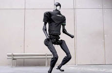 China Ciptakan Robot...