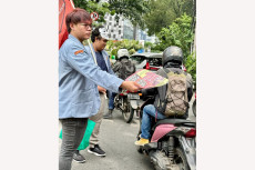 Bagikan Tabloid Achtung...