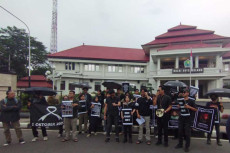 Sambut Prabowo di Malang,...