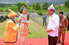 Tiba di Banggai, Jokowi...