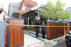 Bareskrim Gerebek Rumah...