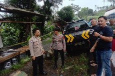 Berteduh di Pinggir...
