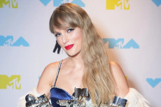 Taylor Swift Berhasil...