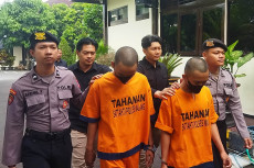 Modus Gula Aren, Pengiriman...