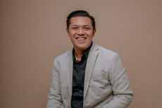 Menyalakan Kilau Kerja...