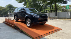Menjajal Isuzu MU-X:...