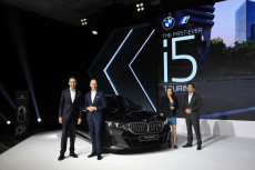 BMW i5 Touring: Station...