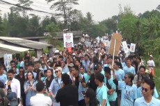 Relawan Bison Datangi...
