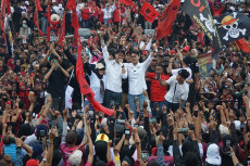 Keluarga Tiga Eks Bupati...