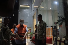 KPK Tahan 2 Tersangka...