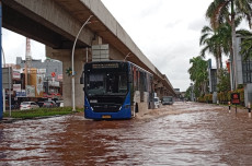 Transjakarta Tetap Beroperasi...
