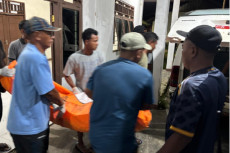 TNI Buru Anggota OPM...
