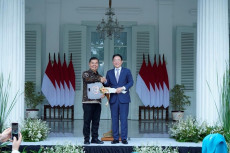 Meningkatkan Akses Layanan...