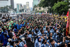 Demo Indonesia Gelap,...