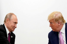 Donald Trump Tolak Sebut...