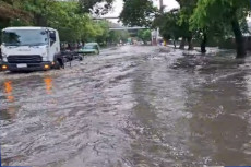 Banjir Rendam Jalan...