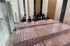 Kejagung Pamerkan Uang...