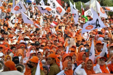Ketua Majelis Syura...