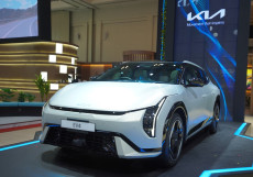 Kia EV4 Tampil Perdana...