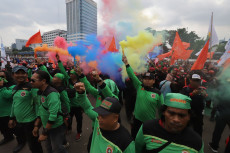6 Tuntutan Buruh Menggema,...