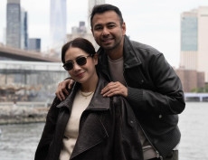 Rayakan 11 Tahun Pernikahan,...