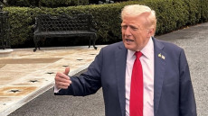 Trump Sangkal Rencana...