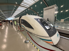 10 Kereta Api Tercepat...
