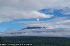 Gunung Semeru Erupsi...