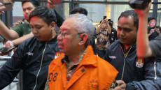 KPK Tahan 3 Tersangka...