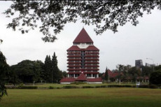UI Sanksi 15 Mahasiswa...
