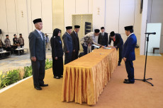 Pertama Dalam Sejarah,...