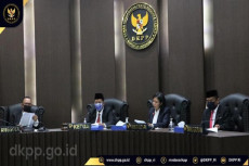 DKPP Pecat Ketua Bawaslu...