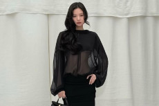 Jennie BLACKPINK Bawakan...