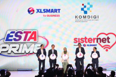 XLSMART dan Komdigi...