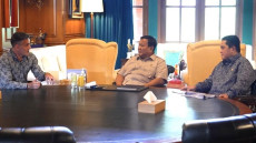 Prabowo Panggil John...