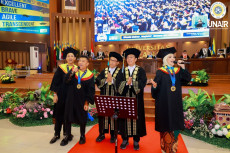 Ashanty Raih Gelar Doktor,...