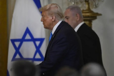 Trump Batasi Israel...