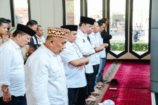 Momen Jokowi Salat Jumat...